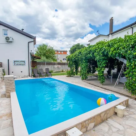 וילה Estate - Discovery *